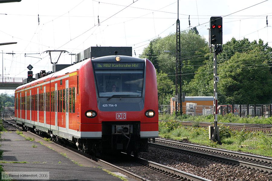 Deutsche Bahn - 425754-9
/ Bild: db4257549_bk0606020139.jpg Deutsche Bahn - 425754-9
/ Bild: db4257549_bk0606020139.jpg