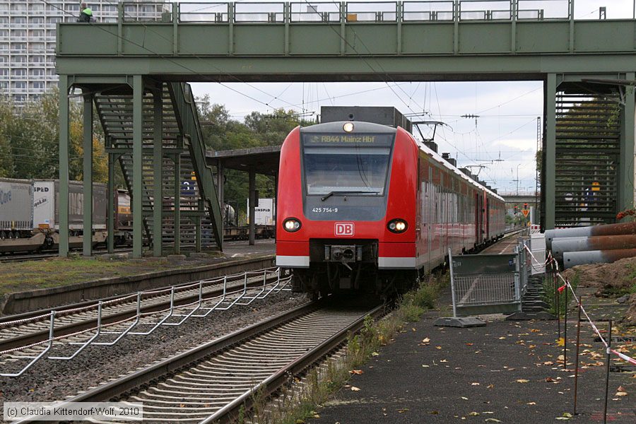 Deutsche Bahn - 425754-9
/ Bild: db4257549_cw1010200022.jpg Deutsche Bahn - 425754-9
/ Bild: db4257549_cw1010200022.jpg