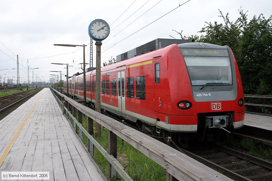 Deutsche Bahn - 425754-9
/ Bild: db4257549_e0018611.jpg