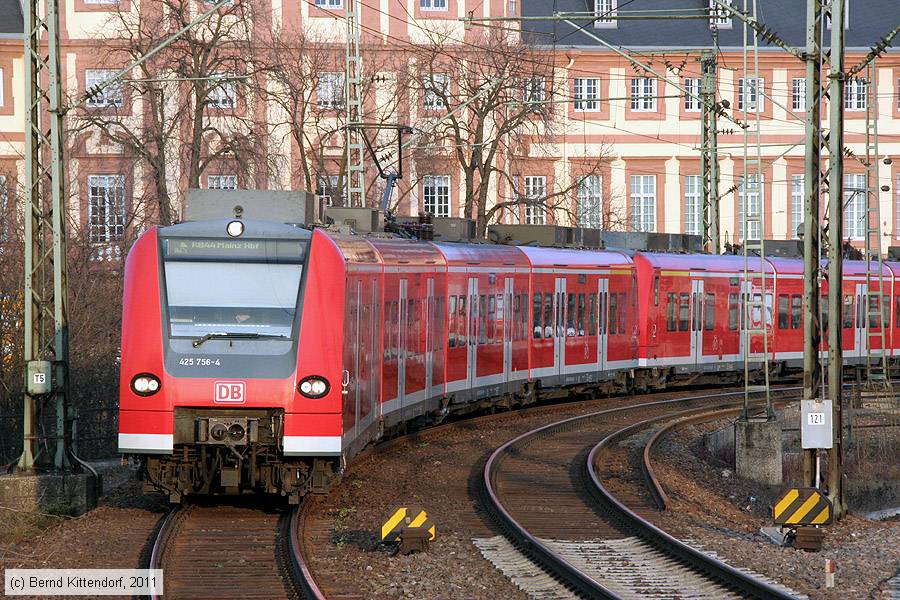 Deutsche Bahn - 425756-4
/ Bild: db4257564_bk1102080067.jpg