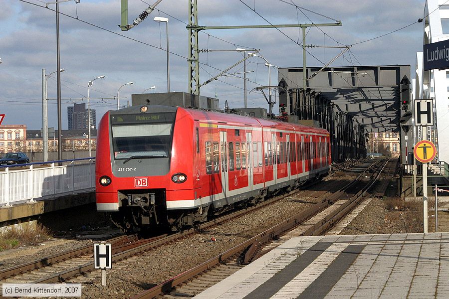 Deutsche Bahn - 425757-2
/ Bild: db4257572_bk0702040014.jpg