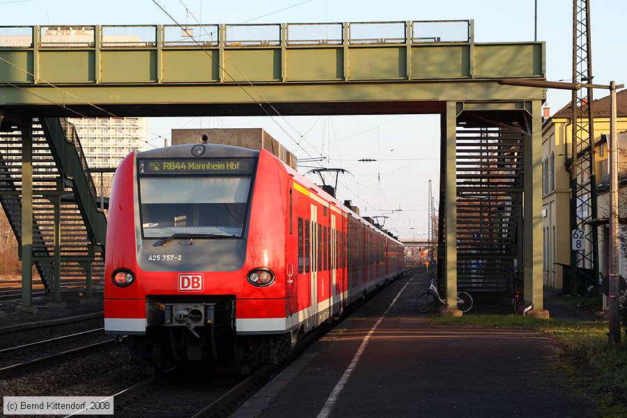 Deutsche Bahn - 425757-2
/ Bild: db4257572_bk0802150006.jpg