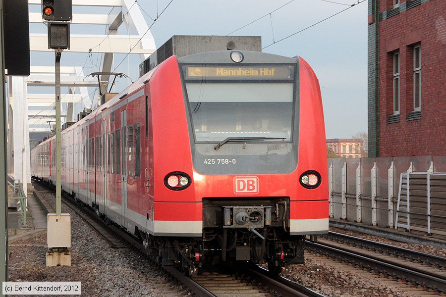 Deutsche Bahn - 425758-0
/ Bild: db4257580_bk1211090043.jpg
