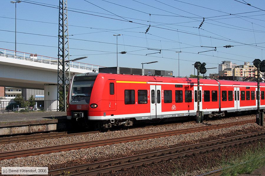 Deutsche Bahn - 425760-6
/ Bild: db4257606_bk0809090081.jpg