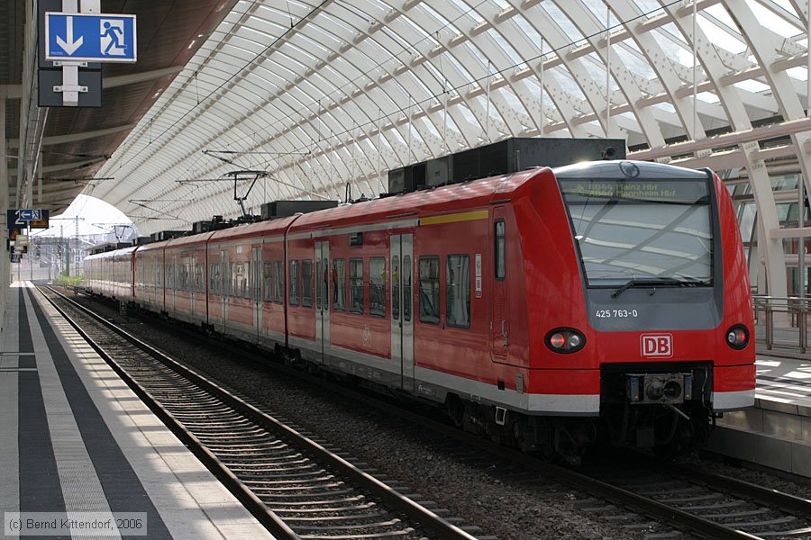 Deutsche Bahn - 425763-0
/ Bild: db4257630_bk0607270021.jpg