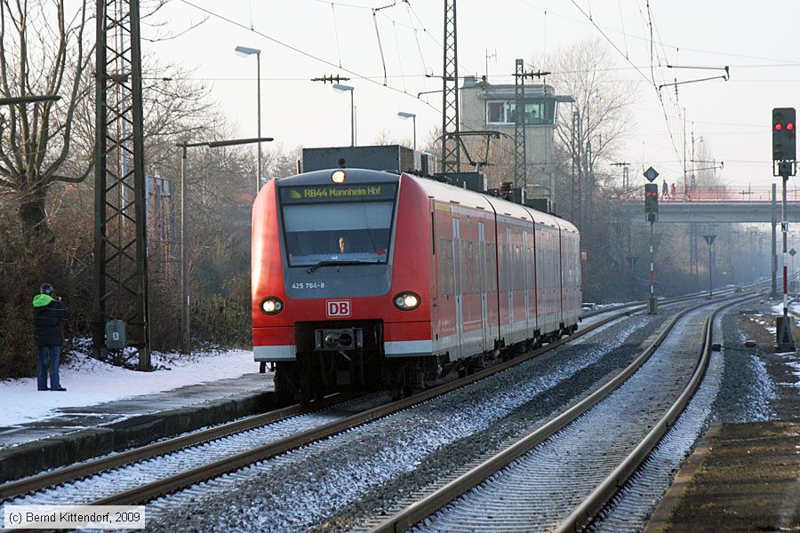 Deutsche Bahn - 425764-8
/ Bild: db4257648_bk0901130016.jpg Deutsche Bahn - 425764-8
/ Bild: db4257648_bk0901130016.jpg
