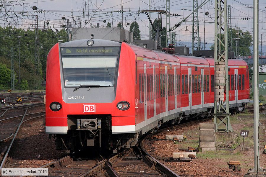 Deutsche Bahn - 425766-3
/ Bild: db4257663_bk1005180017.jpg