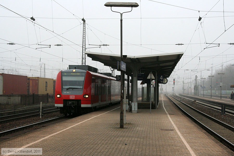 Deutsche Bahn - 425766-3
/ Bild: db4257663_bk1102090013.jpg