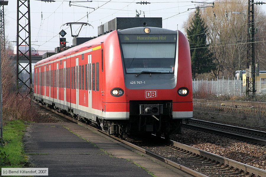 Deutsche Bahn - 425767-1
/ Bild: db4257671_bk0702170014.jpg