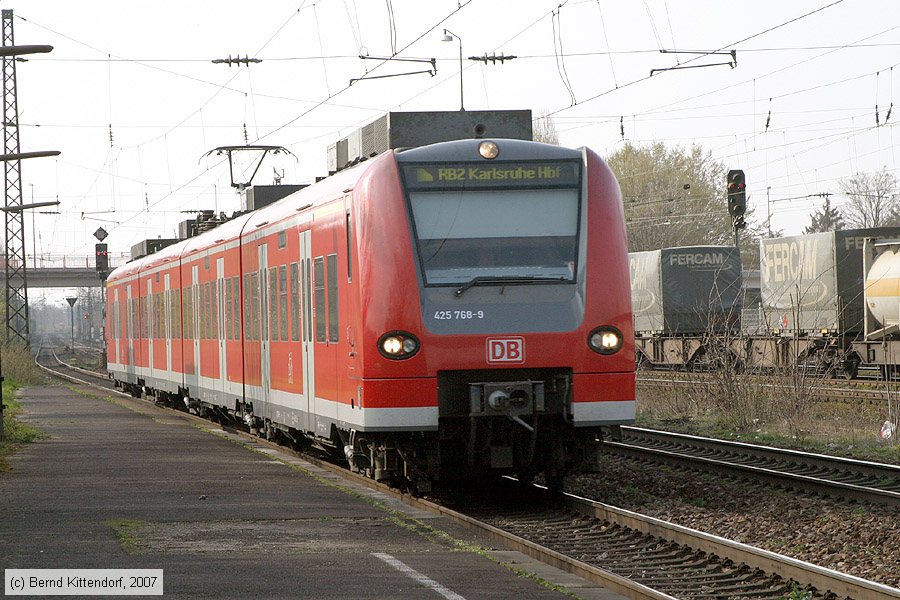 Deutsche Bahn - 425768-9
/ Bild: db4257689_bk0703280006.jpg