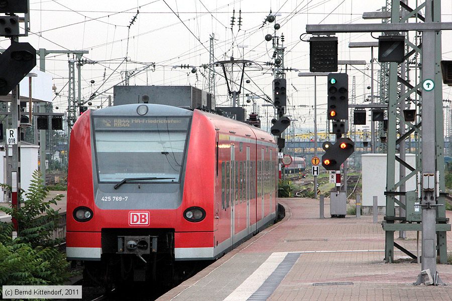Deutsche Bahn - 425769-7
/ Bild: db4257697_bk1108250106.jpg