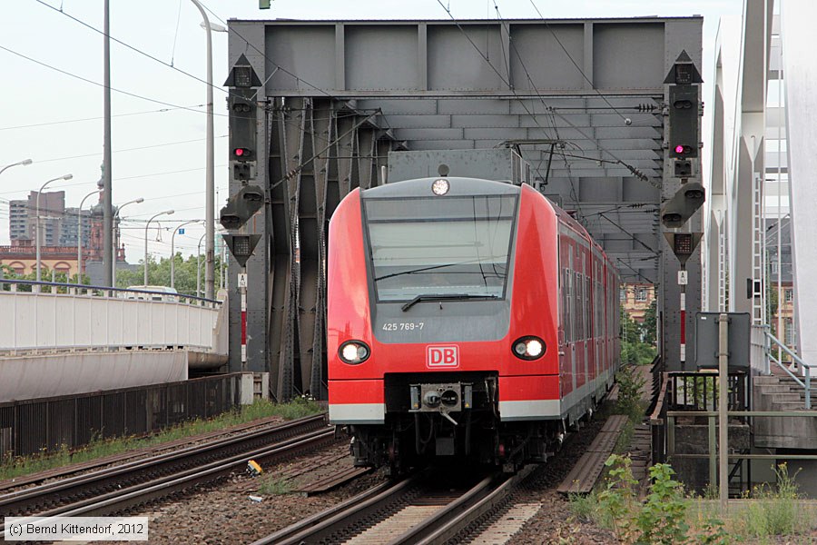 Deutsche Bahn - 425769-7
/ Bild: db4257697_bk1207190029.jpg