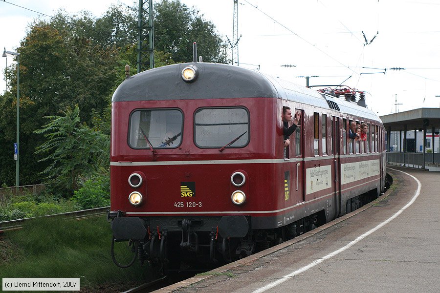 Historischer E-Triebwagen - 425120-3
/ Bild: db4251203_bk0709290050.jpg