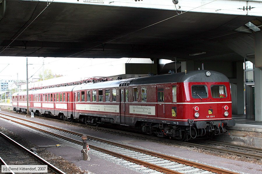 Historischer E-Triebwagen - 425120-3
/ Bild: db4251203_bk0709290060.jpg