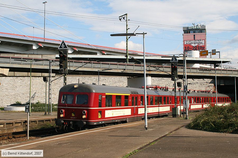 Historischer E-Triebwagen - 425420-7
/ Bild: db4254207_bk0709290010.jpg