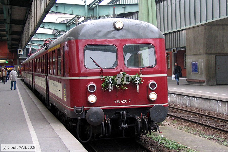 Historischer E-Triebwagen - 425420-7
/ Bild: db4254207_cw008333.jpg