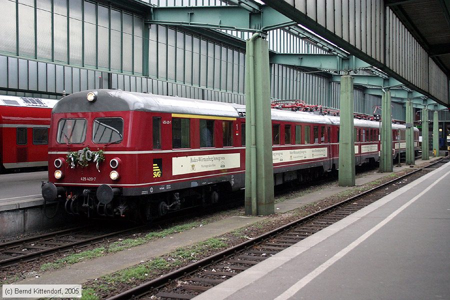 Historischer E-Triebwagen - 425420-7
/ Bild: db4254207_e0014677.jpg