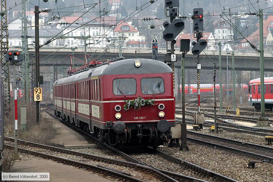 Historischer E-Triebwagen - 425420-7
/ Bild: db4254207_e0014719.jpg