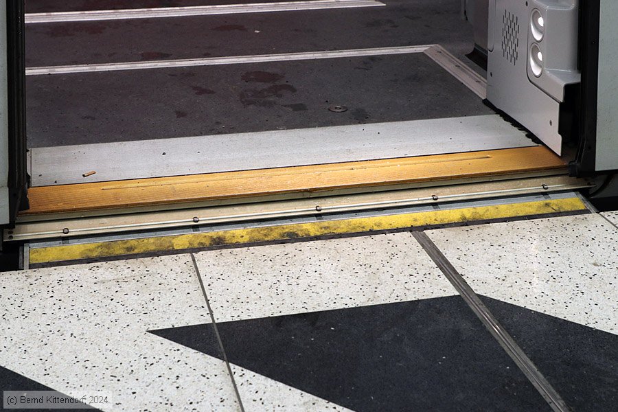 Deutsche Bahn - 430 019
/ Bild: db430019_bk2401180091.jpg Deutsche Bahn - 430 019
/ Bild: db430019_bk2401180091.jpg