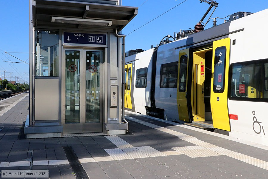 Deutsche Bahn - 863 033
/ Bild: db8630337_bk2105310070.jpg