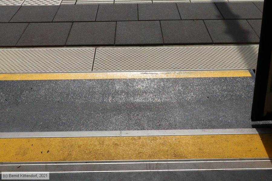 Deutsche Bahn - 863 049
/ Bild: db8630493_bk2106170044.jpg Deutsche Bahn - 863 049
/ Bild: db8630493_bk2106170044.jpg