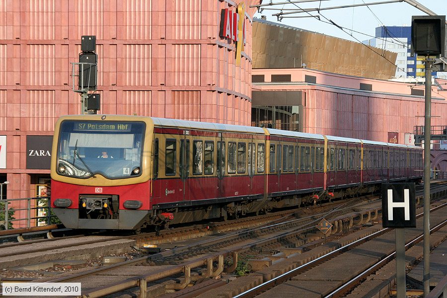 Deutsche Bahn - S-Bahn Berlin - 481072-7
/ Bild: db4810727_bk1006150396.jpg