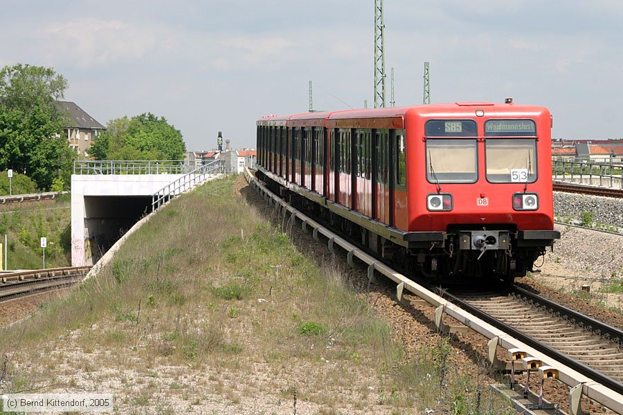 Deutsche Bahn - S-Bahn Berlin - 485022-8
/ Bild: db4850228_e0019172.jpg Deutsche Bahn - S-Bahn Berlin - 485022-8
/ Bild: db4850228_e0019172.jpg