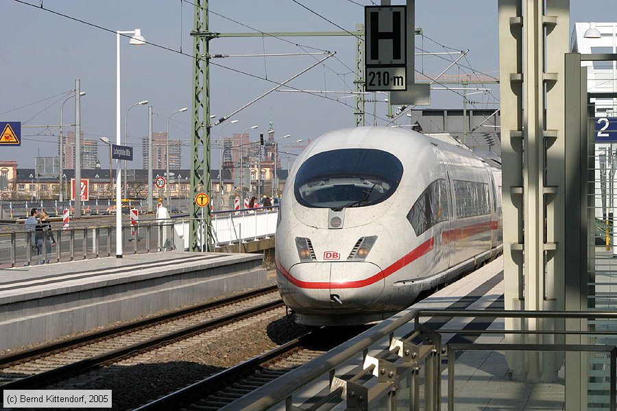 Deutsche Bahn - 403013-6
/ Bild: db4030136_e0015867.jpg Deutsche Bahn - 403013-6
/ Bild: db4030136_e0015867.jpg