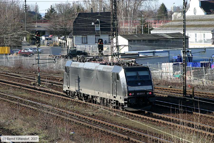 MRCE Dispolok - 185571-7
/ Bild: mrce1855717_bk0703040164.jpg MRCE Dispolok - 185571-7
/ Bild: mrce1855717_bk0703040164.jpg