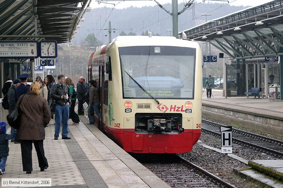 Hohenzollerische Landesbahn AG - 242
/ Bild: hzl242_bk0604150217.jpg