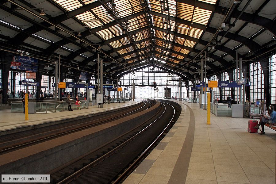 Bahnhof Berlin Friedrichstraße
/ Bild: bfberlinfriedrichstr_bk1006150145.jpg