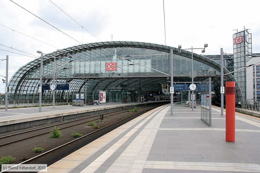 Berlin Hauptbahnhof
/ Bild: bfberlinhbf_bk1006140017.jpg Berlin Hauptbahnhof
/ Bild: bfberlinhbf_bk1006140017.jpg