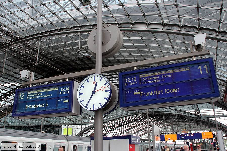 Berlin Hauptbahnhof
/ Bild: bfberlinhbf_bk1006140032.jpg Berlin Hauptbahnhof
/ Bild: bfberlinhbf_bk1006140032.jpg