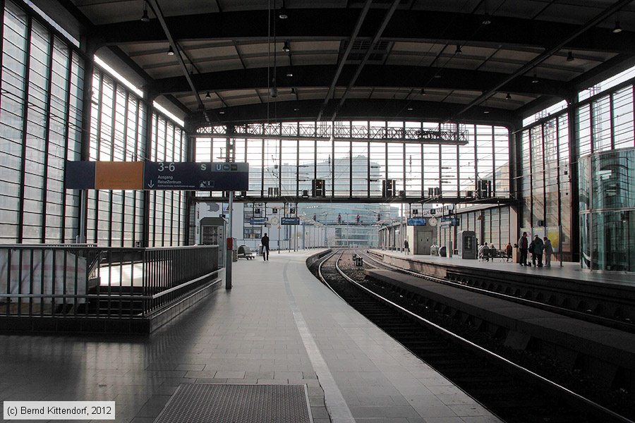 Bahnhof Berlin Zoologischer Garten
/ Bild: bfberlinzoo_bk1210170004.jpg Bahnhof Berlin Zoologischer Garten
/ Bild: bfberlinzoo_bk1210170004.jpg