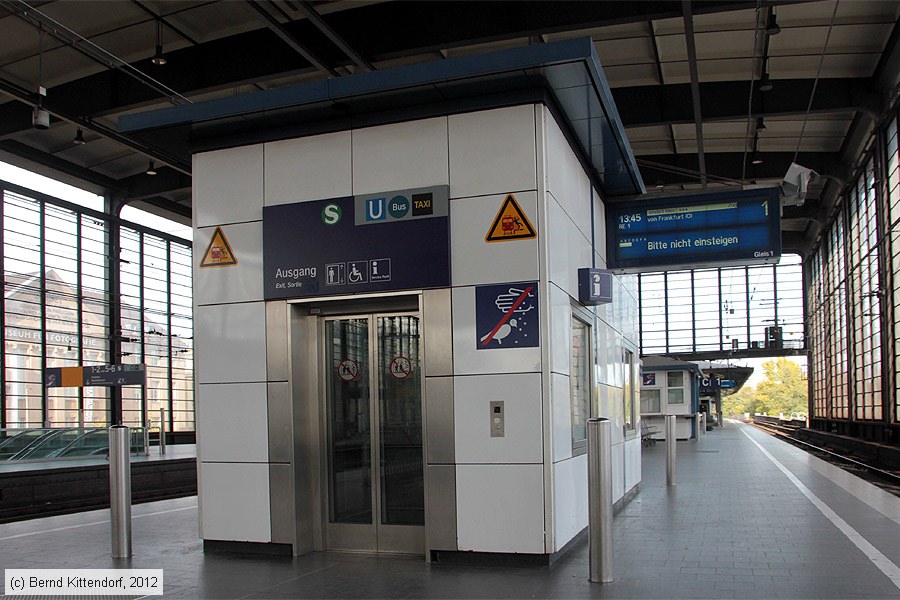 Bahnhof Berlin Zoologischer Garten
/ Bild: bfberlinzoo_bk1210170037.jpg Bahnhof Berlin Zoologischer Garten
/ Bild: bfberlinzoo_bk1210170037.jpg