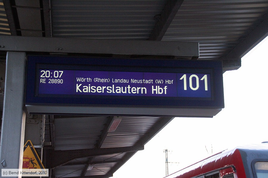 Karlsruhe Hauptbahnhof
/ Bild: bfkarlsruhehbf_bk1004090165.jpg