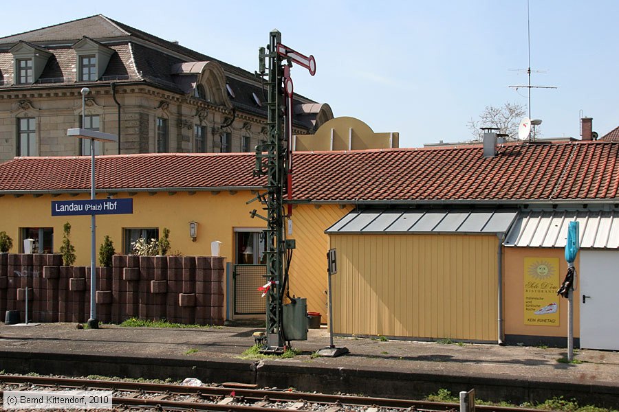 Landau (Pfalz) Hauptbahnhof
/ Bild: bflandaupfalzhbf_bk1004090047.jpg