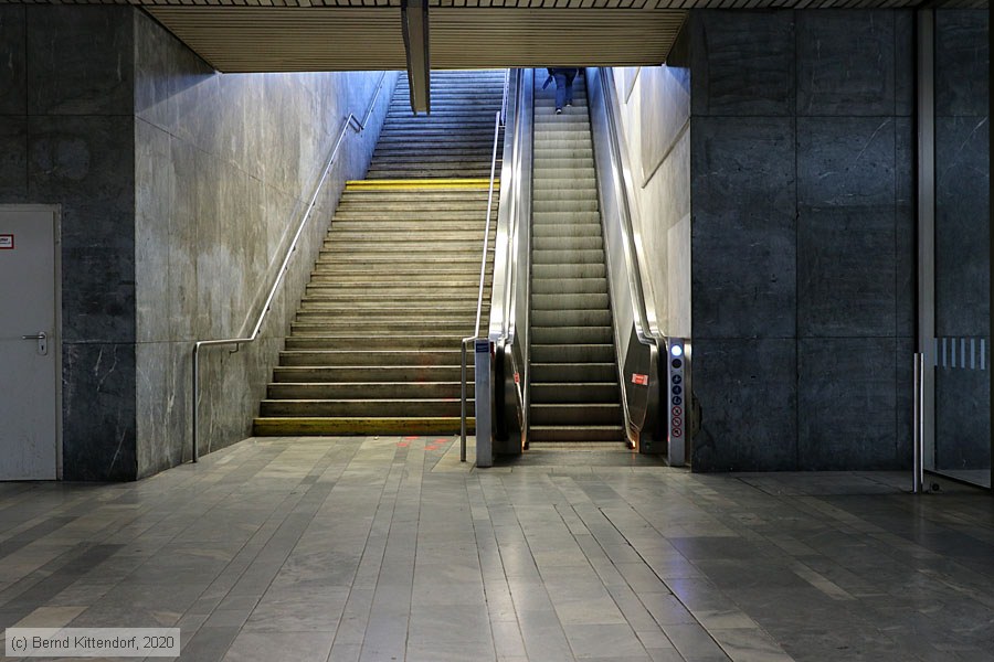 Ludwigshafen (Rhein) Hauptbahnhof
/ Bild: bfludwigshafenhbf_bk2010030021.jpg