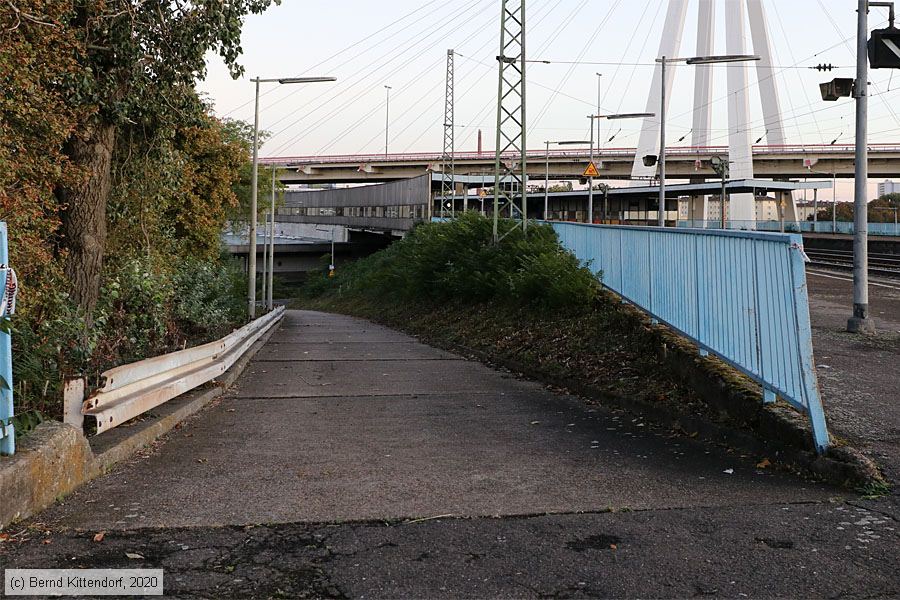 Ludwigshafen (Rhein) Hauptbahnhof
/ Bild: bfludwigshafenhbf_bk2010030093.jpg