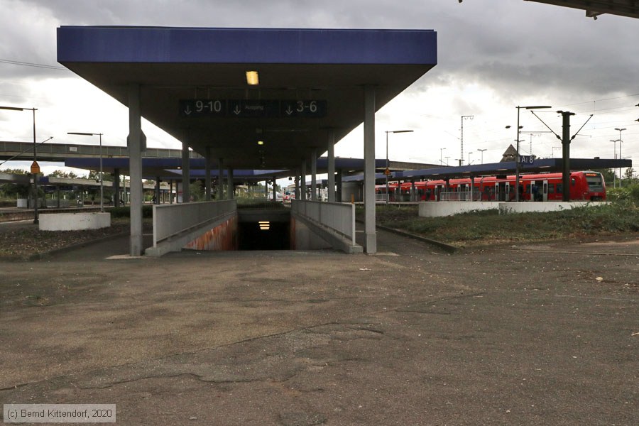 Ludwigshafen (Rhein) Hauptbahnhof
/ Bild: bfludwigshafenhbf_bk2010050021.jpg Ludwigshafen (Rhein) Hauptbahnhof
/ Bild: bfludwigshafenhbf_bk2010050021.jpg
