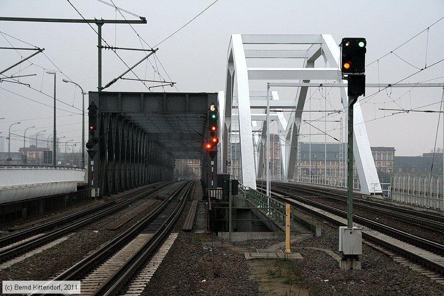 Bahnhof Ludwigshafen Mitte -  Rheinbrücke
/ Bild: bfludwigshafenmitte_bk1101100003.jpg