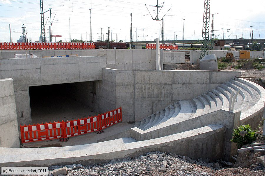 Bahnhof Mannheim Arena - Maimarkt
/ Bild: bfmannheimmaimarkt_bk1107230017.jpg Bahnhof Mannheim Arena - Maimarkt
/ Bild: bfmannheimmaimarkt_bk1107230017.jpg