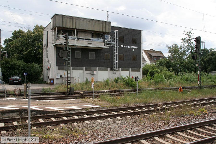 Bahnhof Mannheim Friedrichsfeld - Stellwerk
/ Bild: bfmannheimfriedrichsfeld_bk1107060044.jpg
