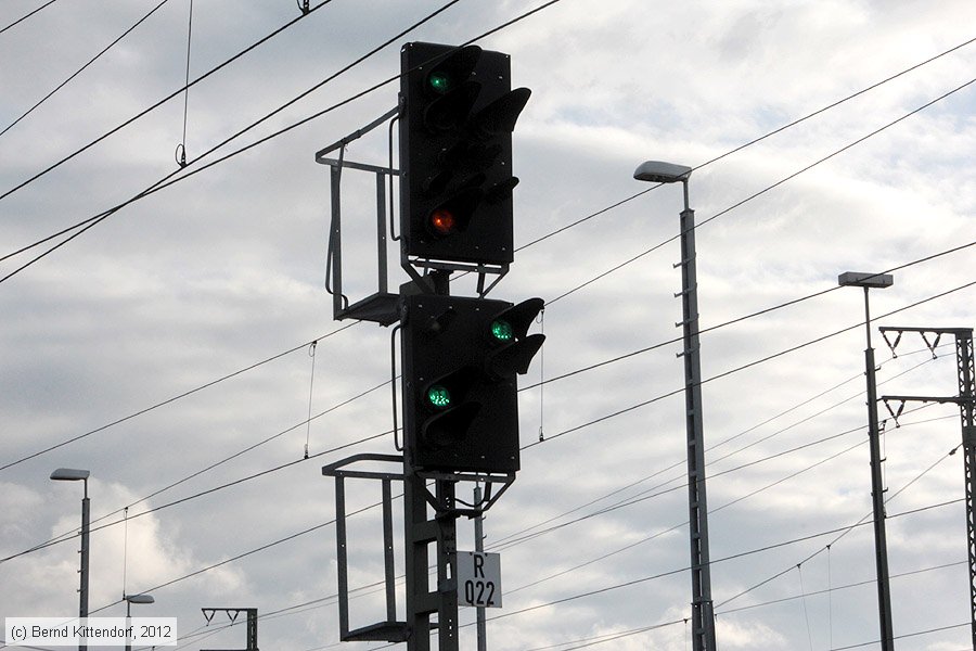 Mannheim Hauptbahnhof - Signale
/ Bild: bfmannheimhbf_bk1212280036.jpg