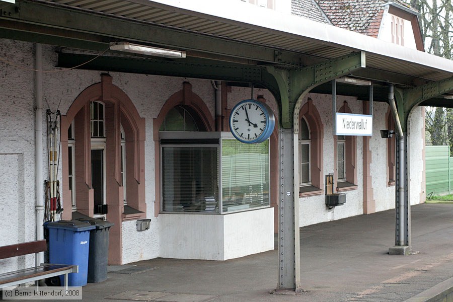 Bahnhof Niederwalluf
/ Bild: bfniederwalluf_bk0804150180.jpg