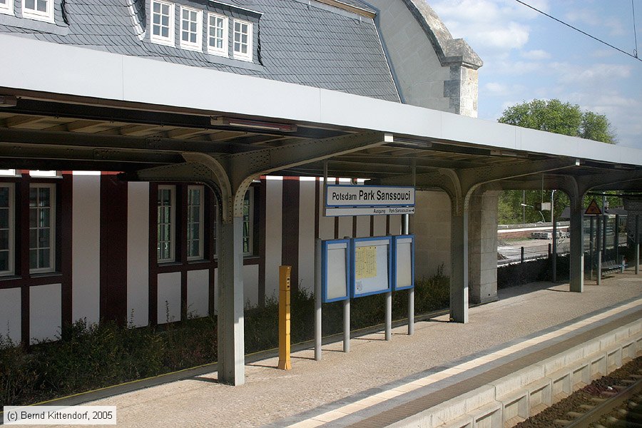 Bahnhof Potsdam Park Sanssouci
/ Bild: bfpotsdamparksanssouci_e0017179.jpg