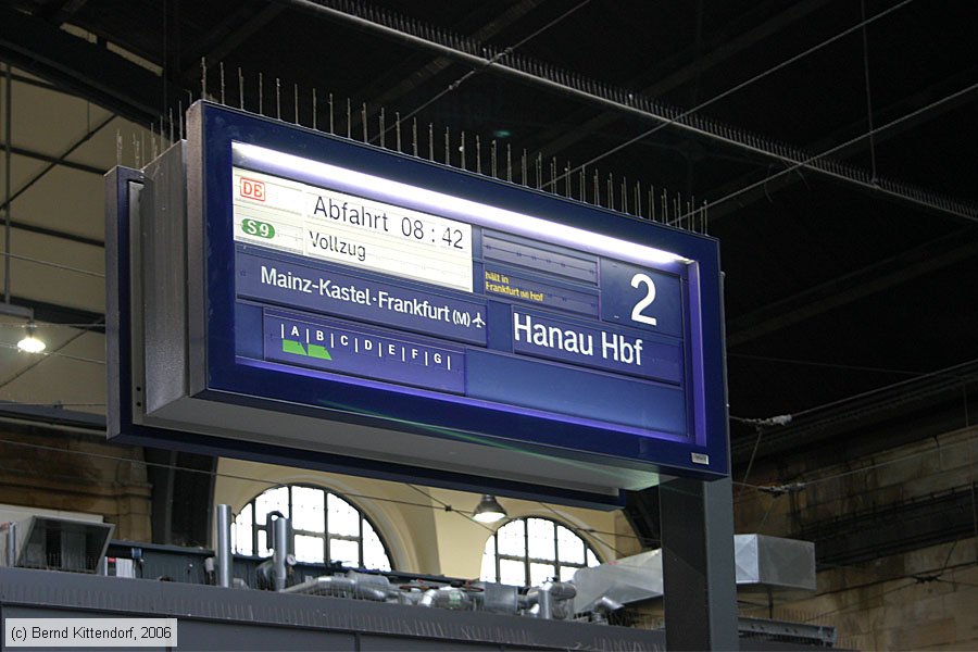 Wiesbaden Hauptbahnhof
/ Bild: bfwiesbadenhbf_bk0603110010.jpg