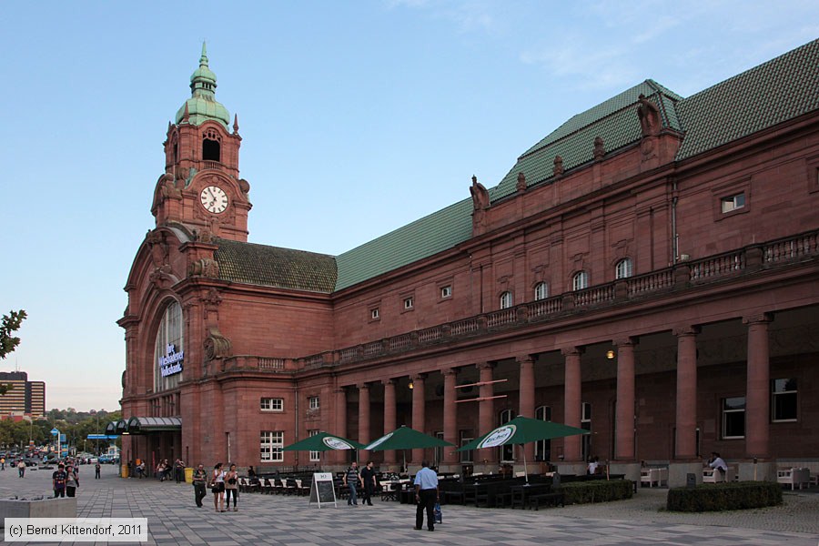 Wiesbaden Hauptbahnhof
/ Bild: bfwiesbadenhbf_bk1108230224.jpg