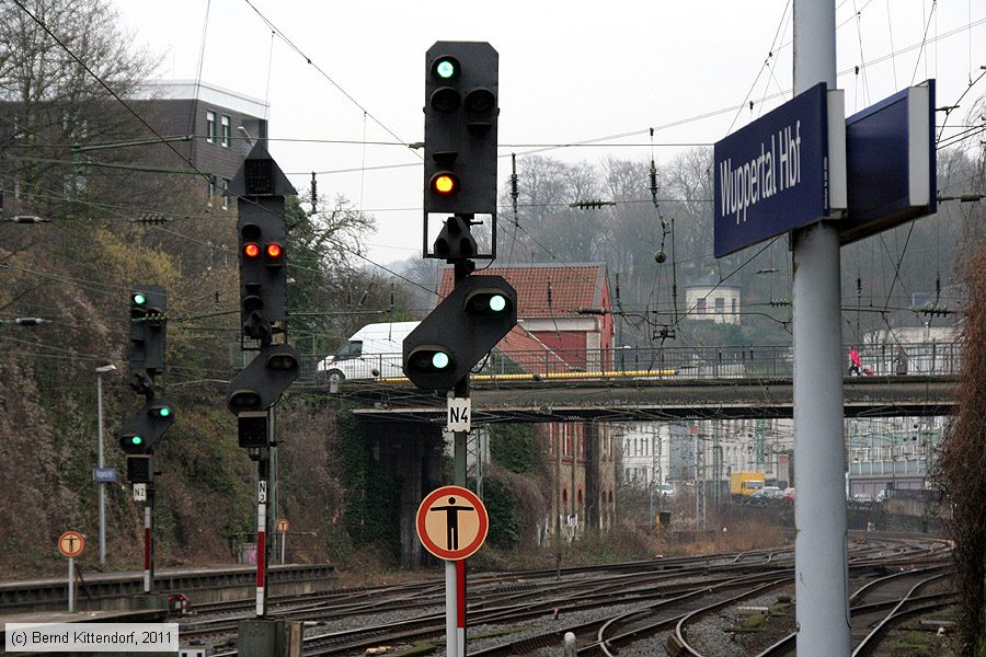 Wuppertal Hauptbahnhof
/ Bild: bfwuppertalhbf_bk1102160026.jpg