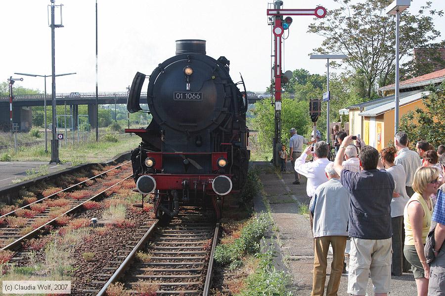 Dampflok - 01 1066
/ Bild: dampf011066_cw0704280033.jpg Dampflok - 01 1066
/ Bild: dampf011066_cw0704280033.jpg